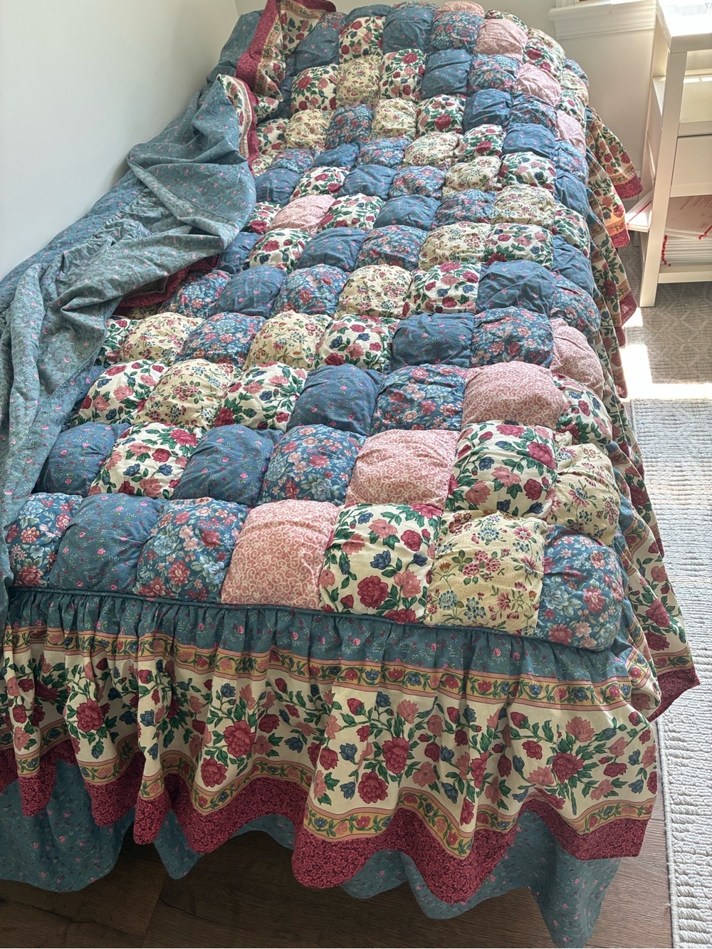 Vintage  Puffy Biscuit Quilt, Full Size Reversible Floral Cottage Shabby Chic